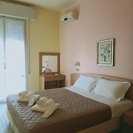 Otel Rossella 2*