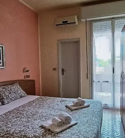 Rossella Hotel 2*