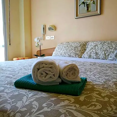 Hotel Rossella 2*