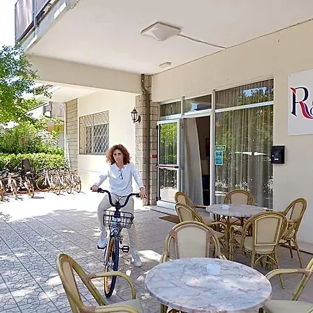 Rossella Hotel 2*