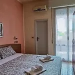 Rossella Hotel 2*