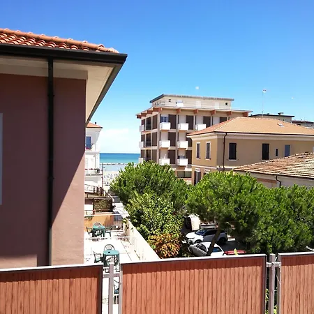 Rossella Hotel 2*