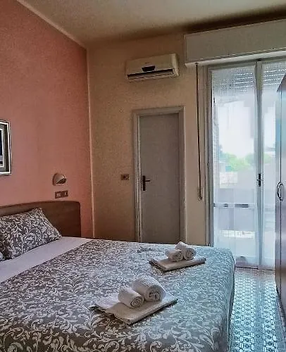 Rossella Hotel 2*